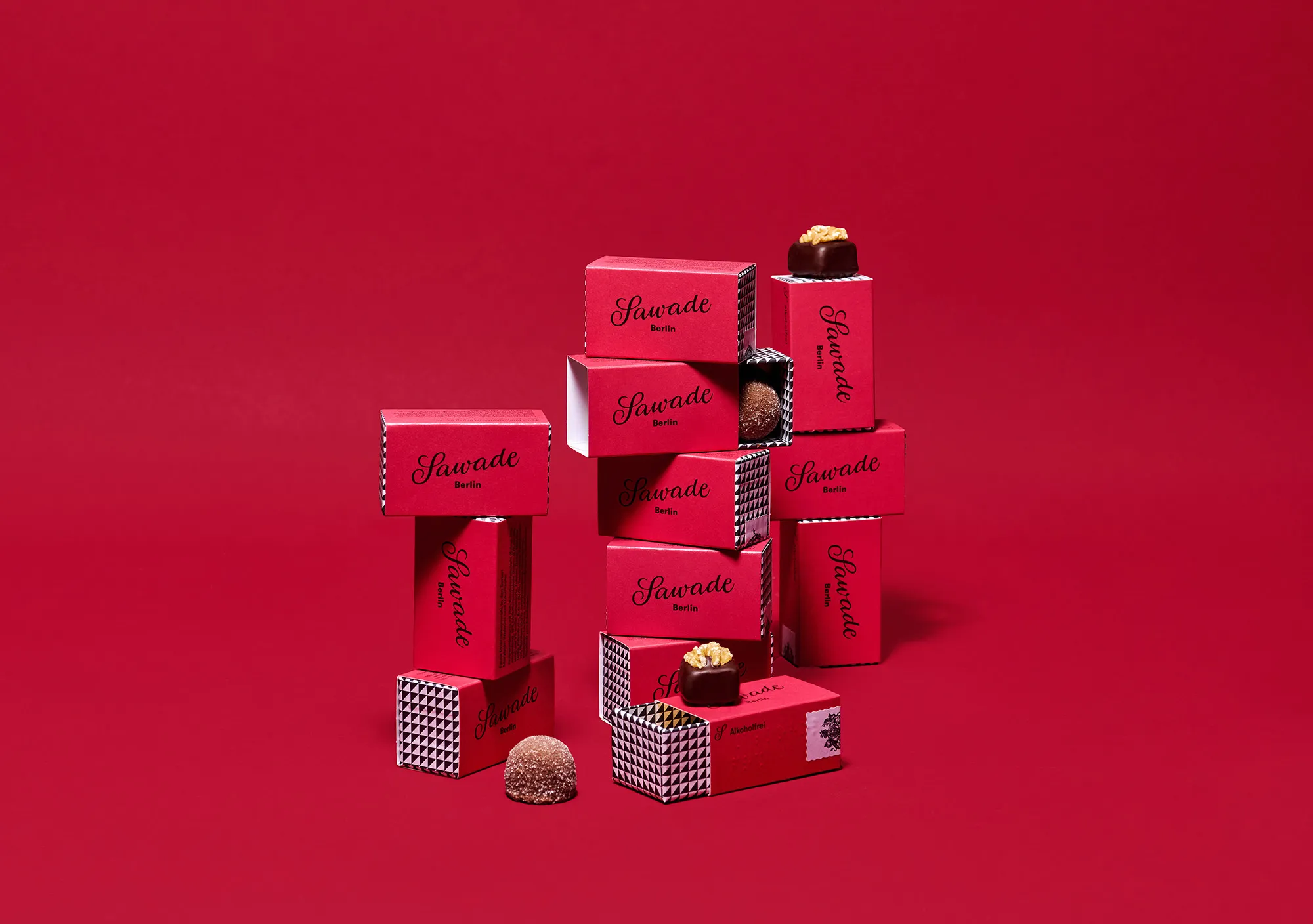 Inszenierung: viele Duo-Schachteln zu drei Türmen gestapelt